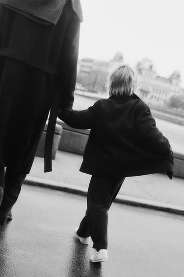 ABRIGO BORREGUILLO - Antracita oscuro de Zara