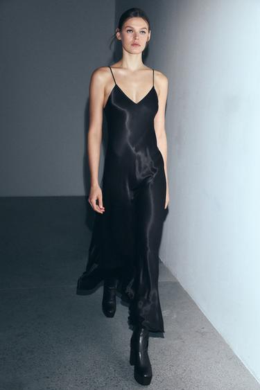 فستان طويل بمظهر ساتاني ZW COLLECTION - أسود الخاص بـ Zara