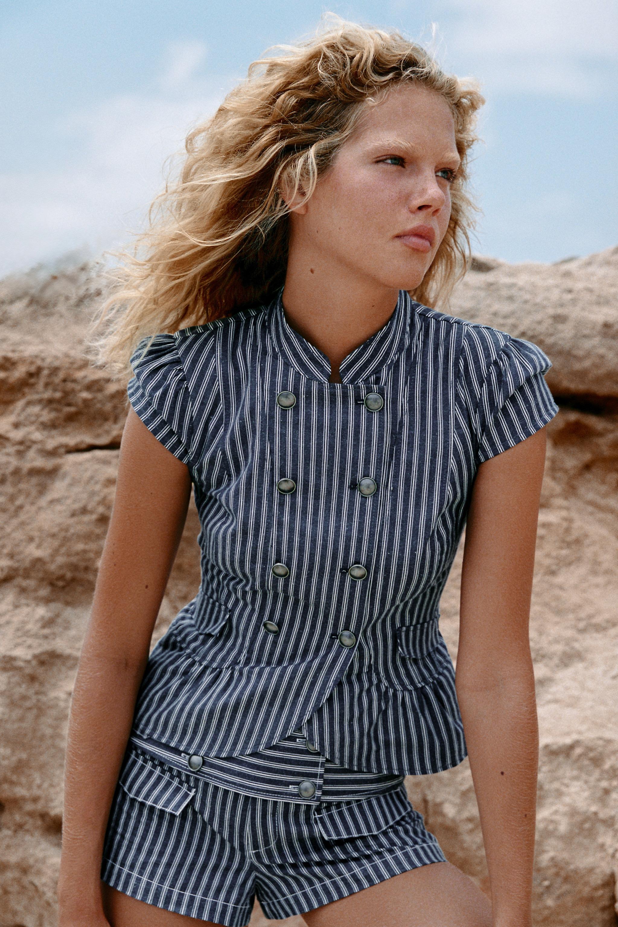 Женские куртки Zara STRIPED BUTTON-UP TOP
