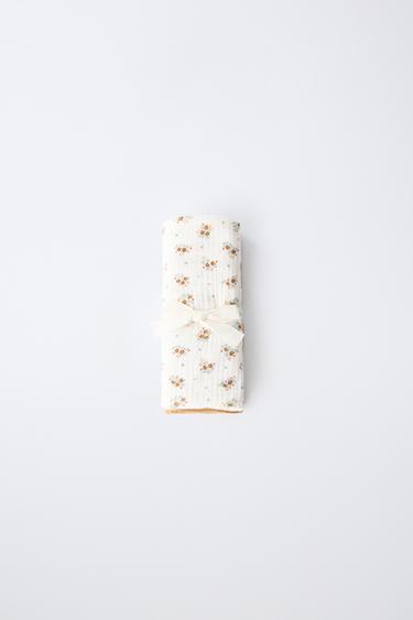 PAKKE MED 2 MUSLIN-KLUDE MED BLOMSTERPRINT - råhvid fra Zara - Billede 0