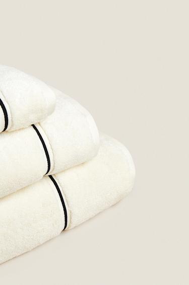 SERVIETTE DE BAIN FESTON BRODÉ - Écru / Noir de Zara - Image 1