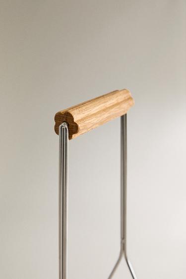 PANIER MÉTALLIQUE POIGNÉE EN BOIS - Acier de Zara - Image 2