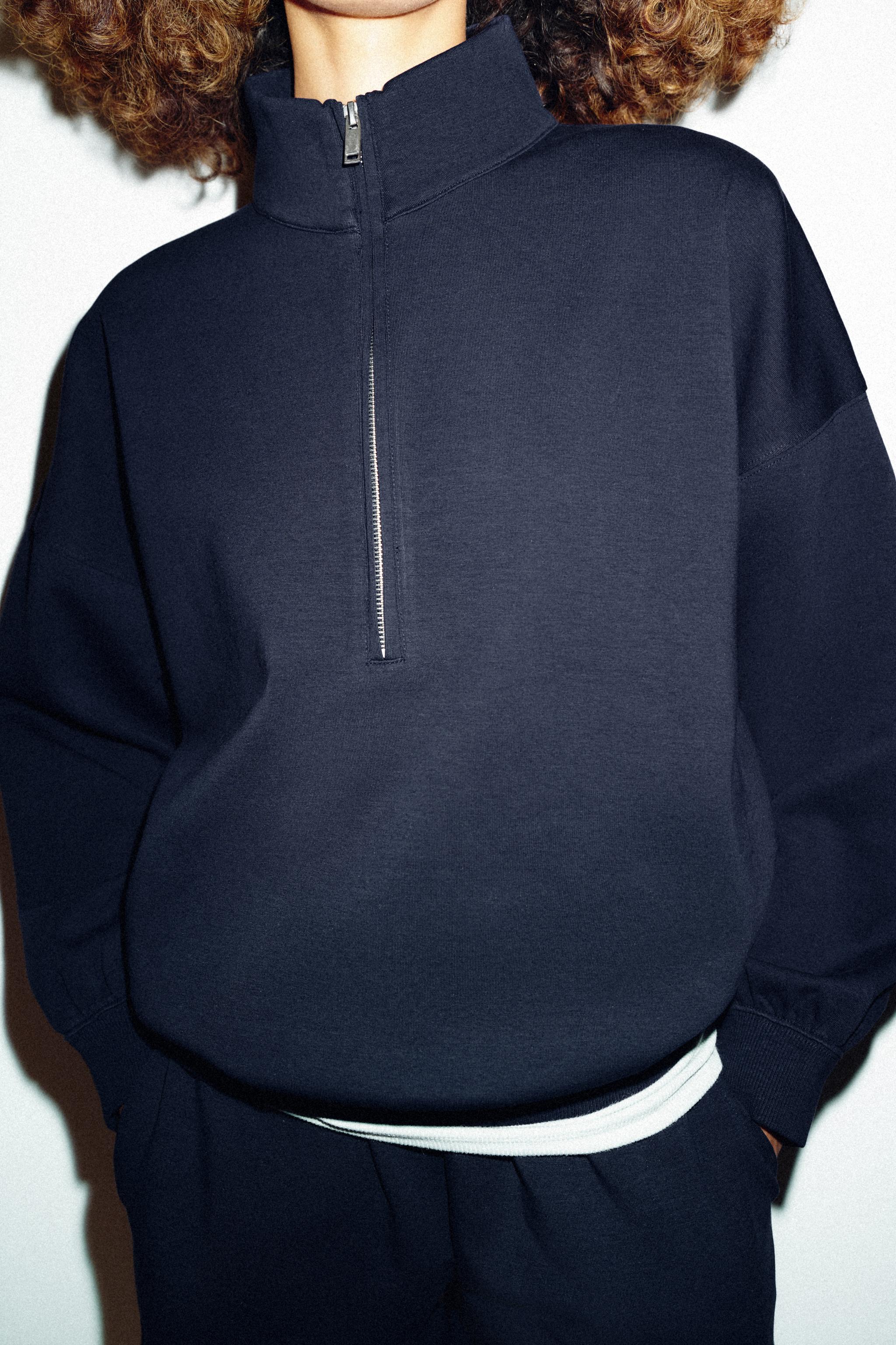 OVERSIZED ZIP-UP SWEATSHIRT