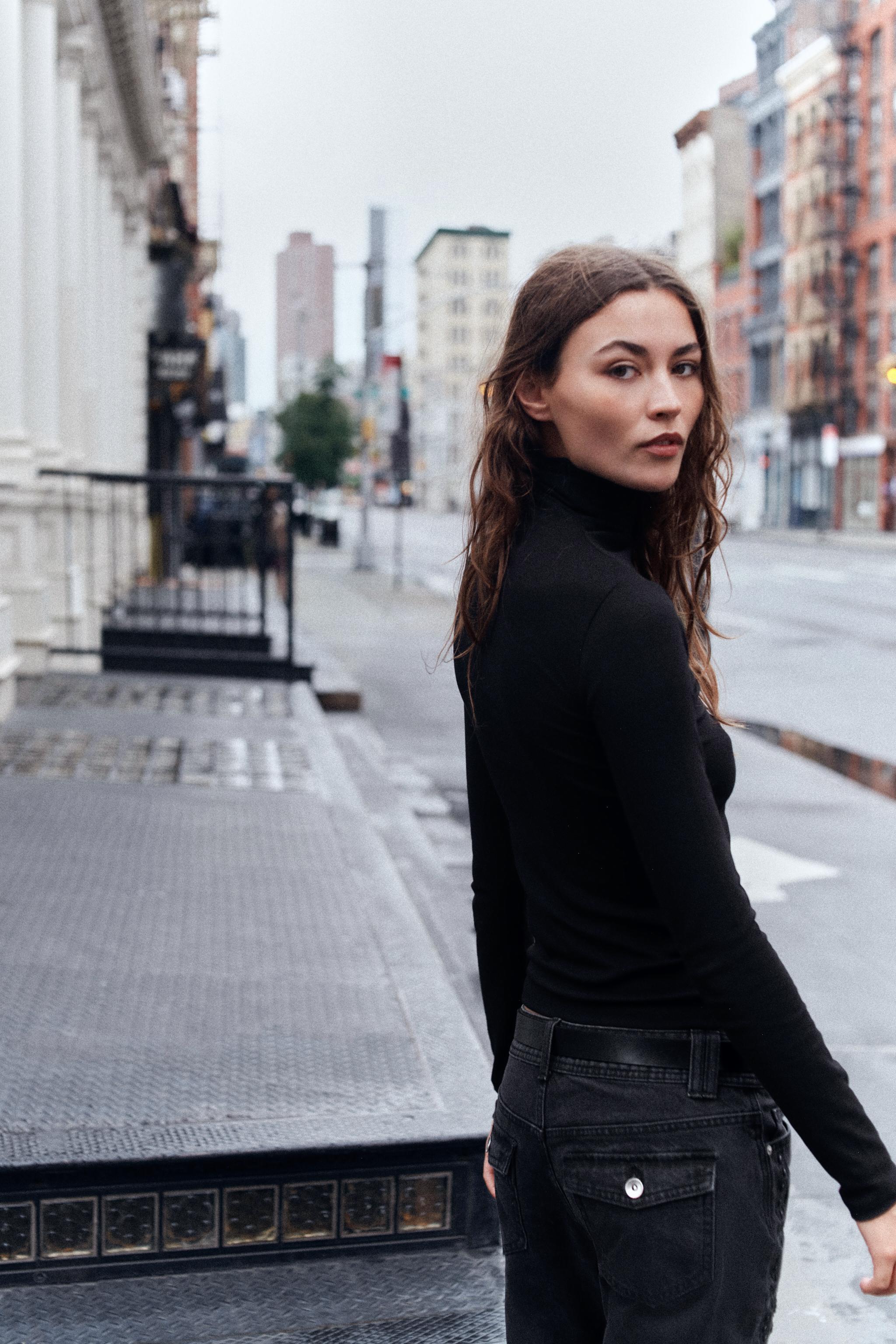 TURTLENECK T-SHIRT