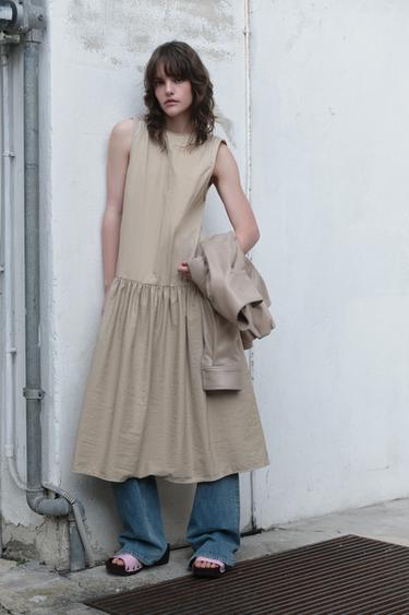 ОБЪЕМНОЕ НЕЙЛОНОВОЕ ПЛАТЬЕ — КАМЕННО-СЕРЫЙ от Zara