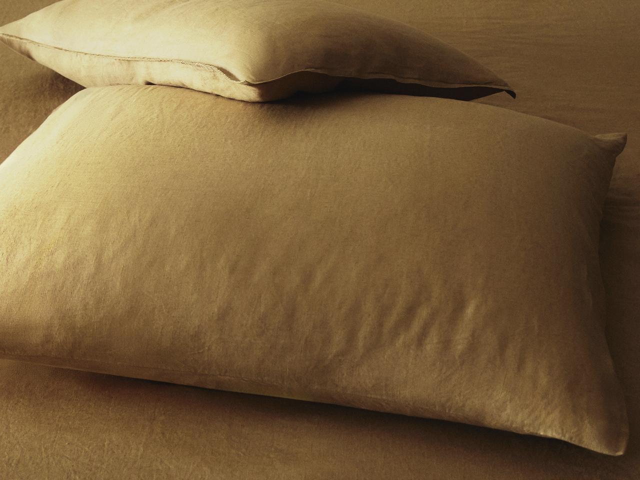 XXL FADED LINEN THROW PILLOW COVER (140 G/M²) — Caramel