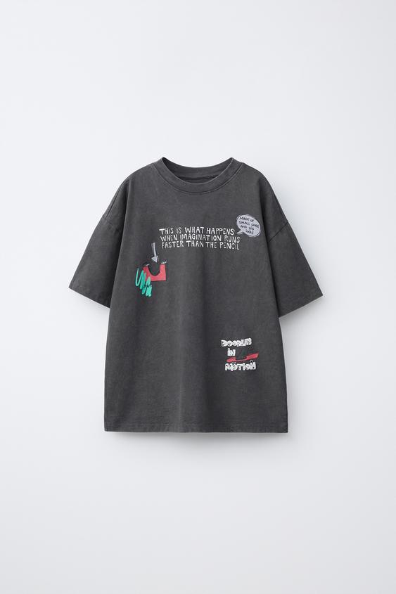 CAMISETA EFECTO LAVADO ESTAMPADO TEXTO - Gris antracita de Zara - Imagen 0