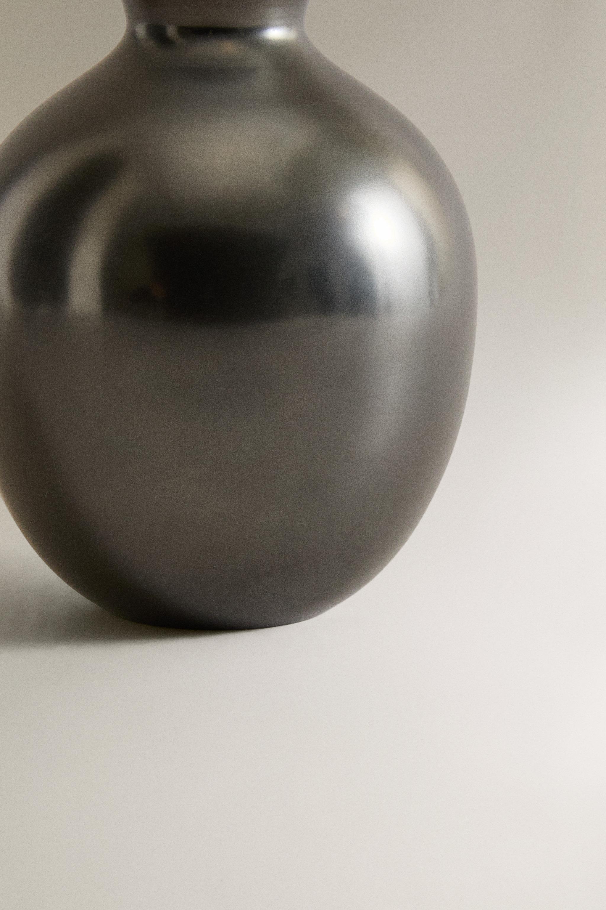 PETIT BRASS VESSEL ORB I COLIN KING