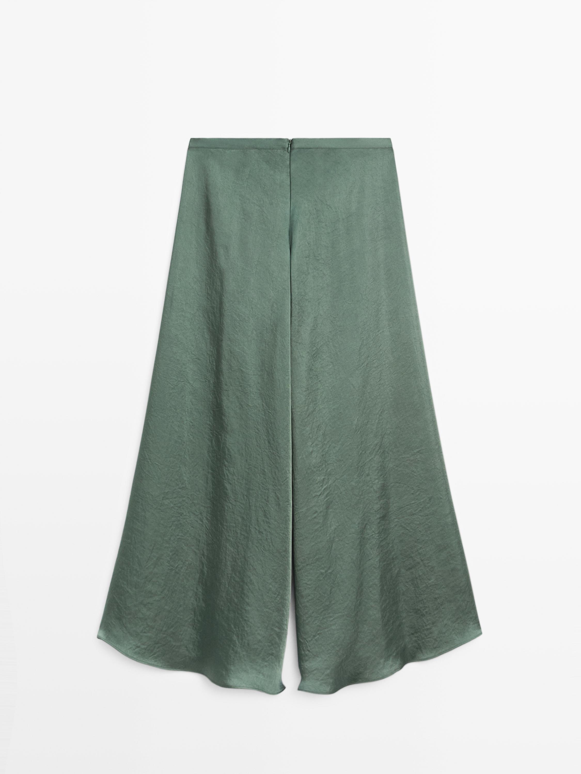 Flowing wide-leg trousers
