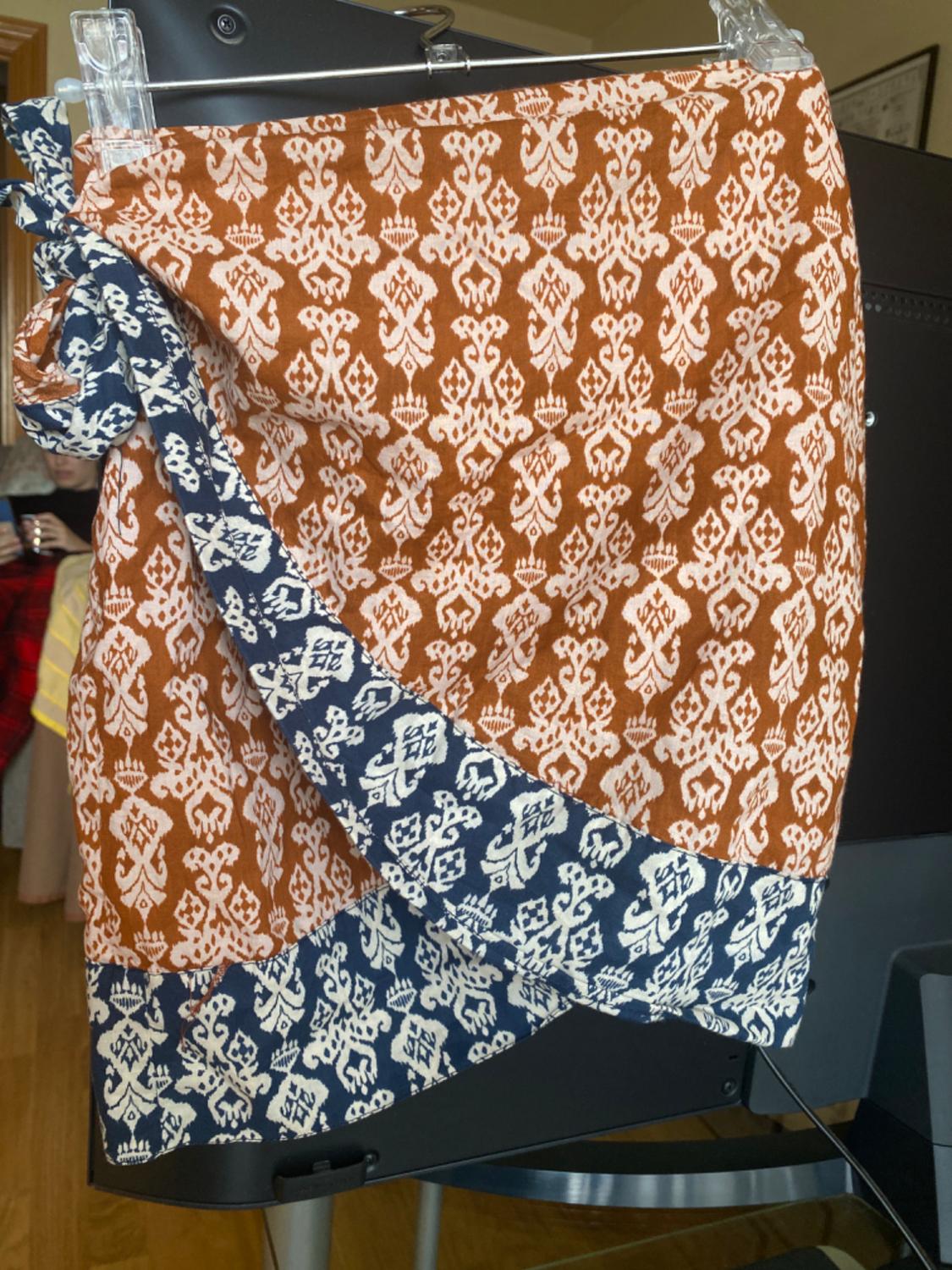 PRINTED WRAP SKIRT