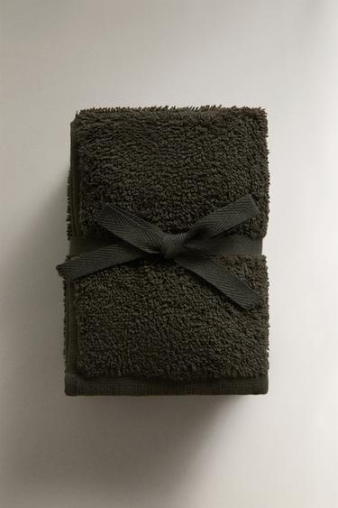 PACK OF COTTON HAND TOWELS (PACK OF 3) - Dark green by Zara - Image 0