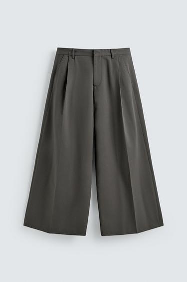 بنطلون فيت واسع بثنيات - رمادي أنثراسايت الخاص بـ Zara