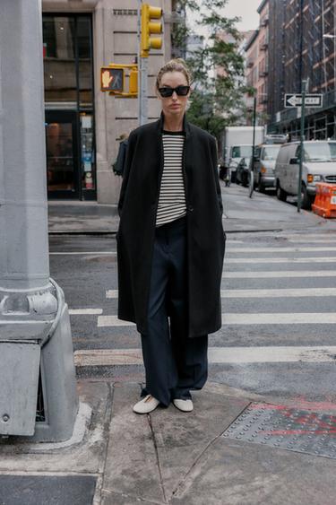 ABRIGO BÁSICO SOFT - Negro de Zara - Imagen 0