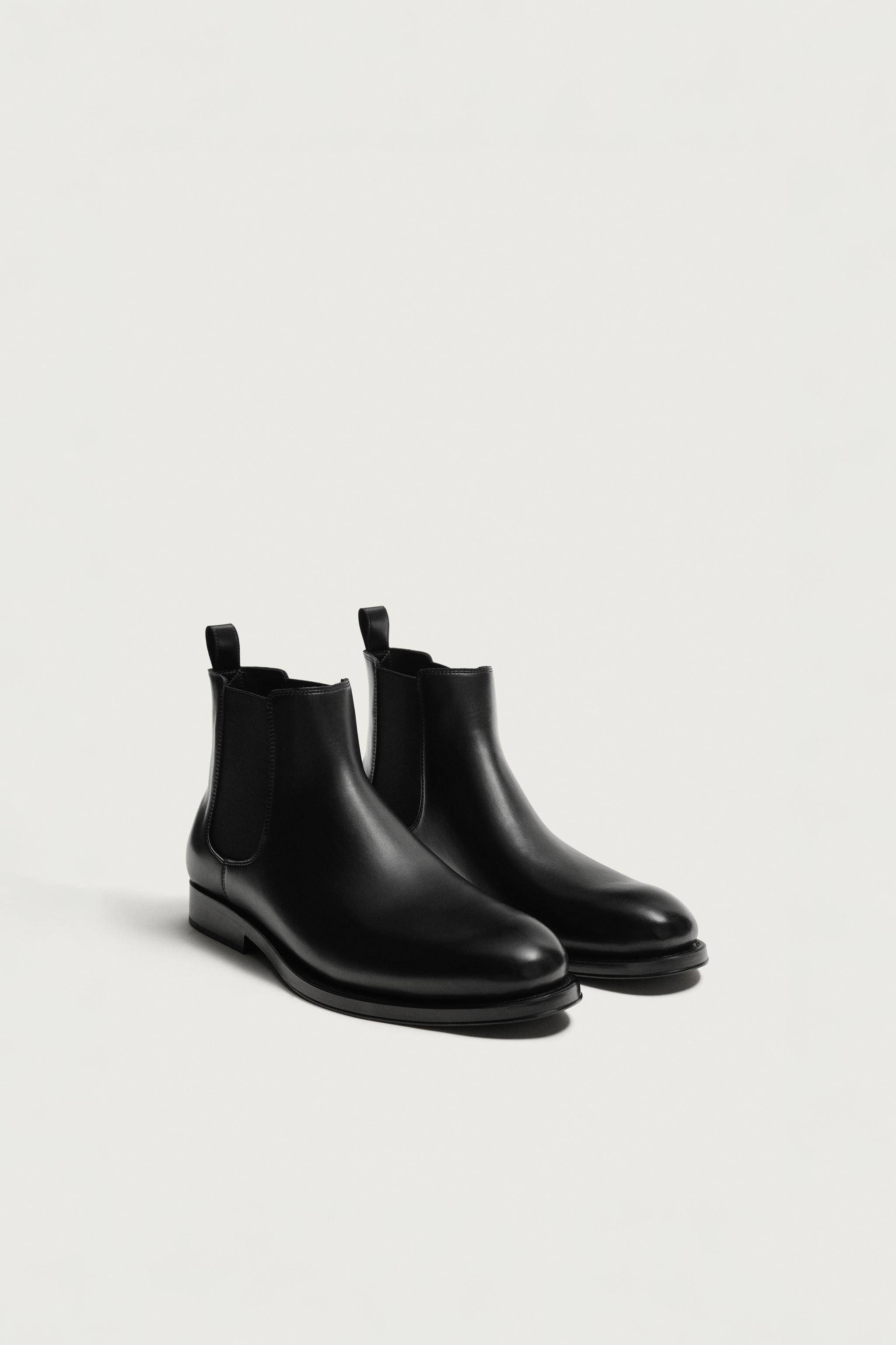 POINTED-TOE CHELSEA BOOTS — Black
