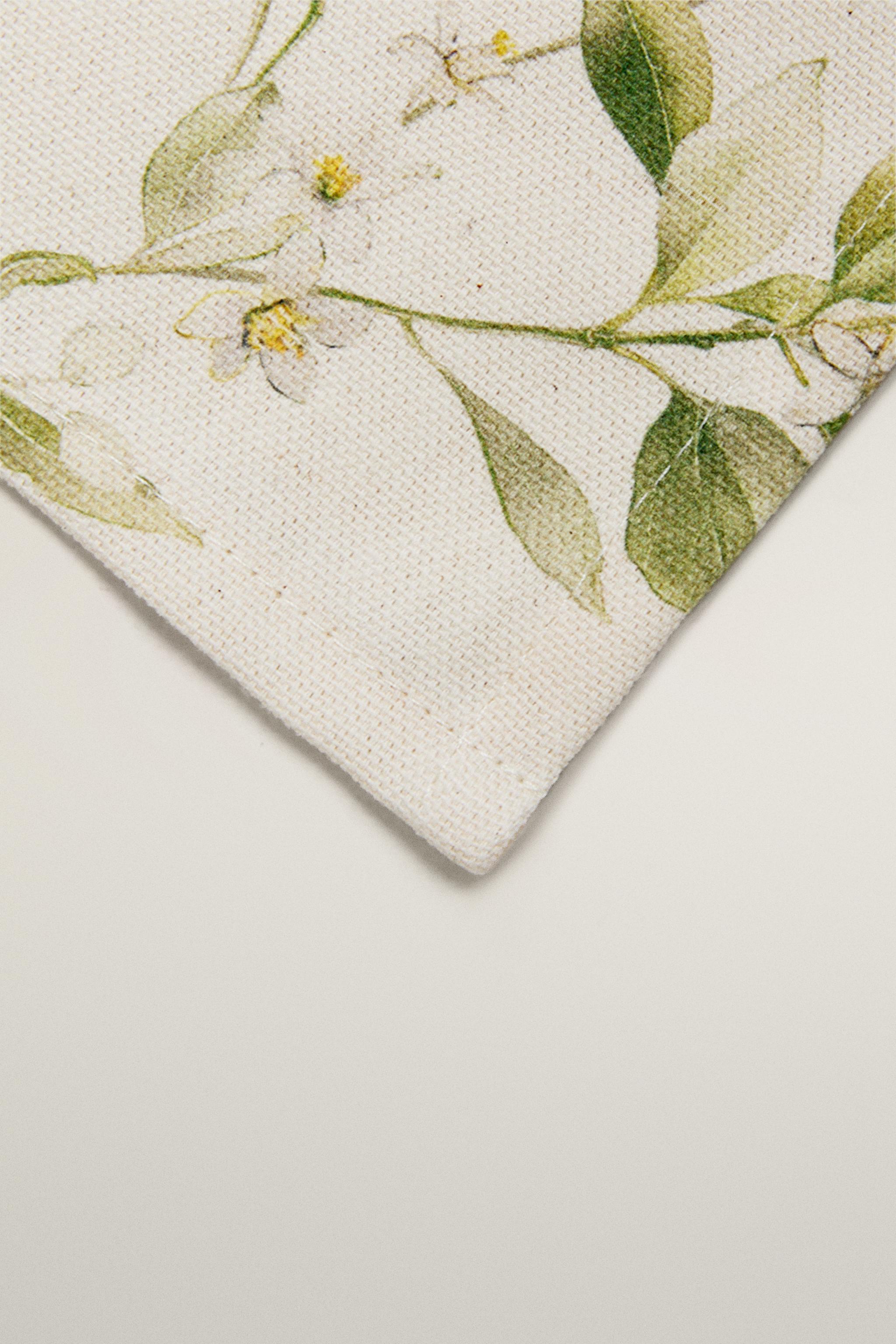 BRANCH AND FLORAL PRINT NAPKINS (PACK OF 2)