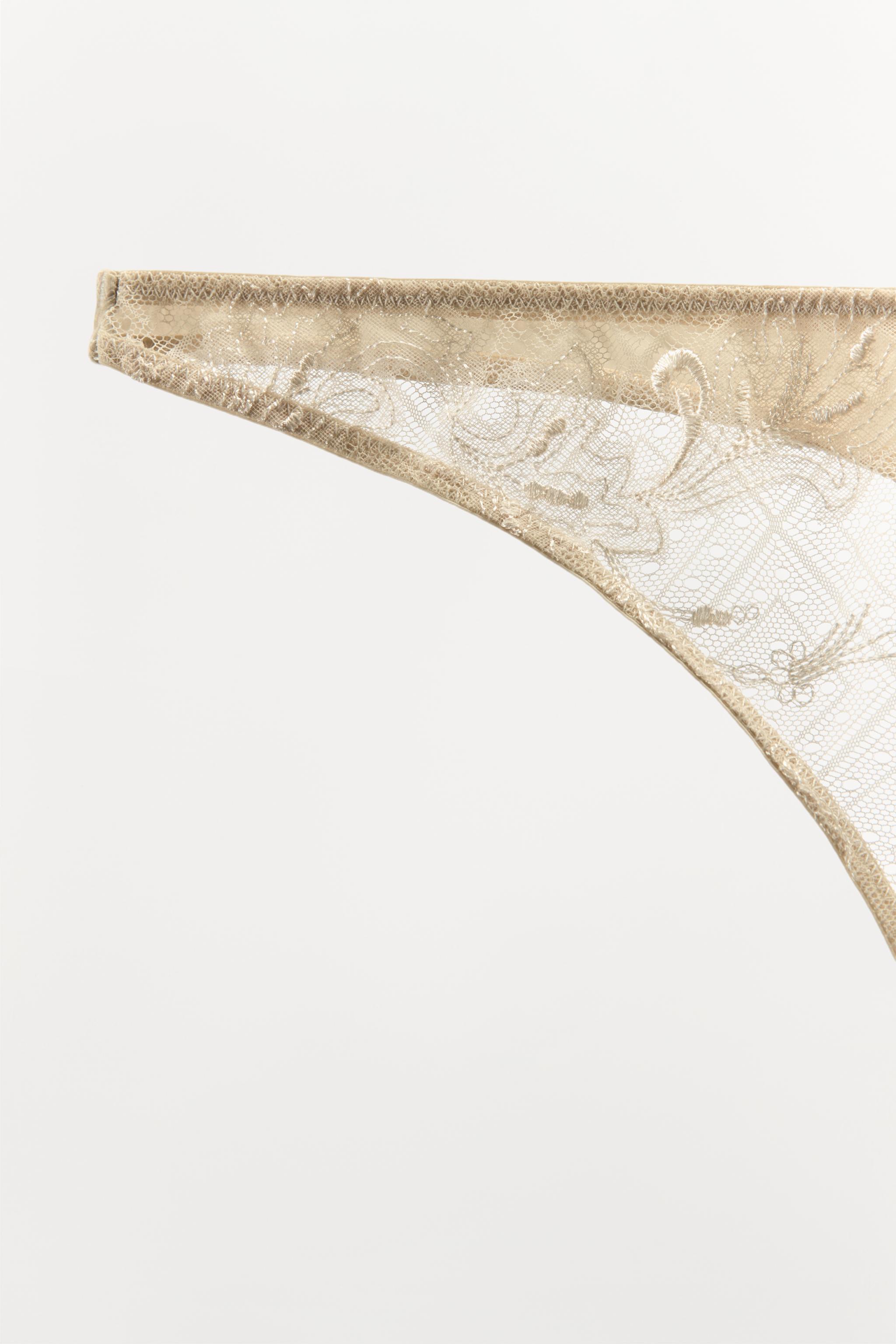 CULOTTE EN DENTELLE BRODÉE