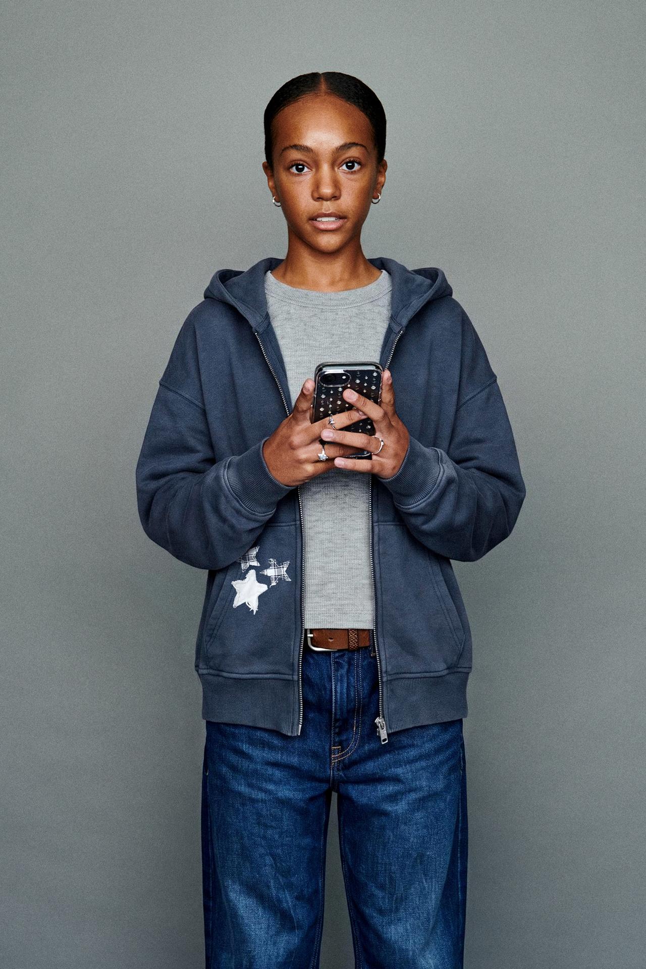STAR PATCH ZIP-UP SWEATSHIRT — Blue