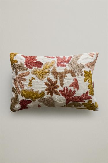 LEAF EMBROIDERY THROW PILLOW COVER — Ecru 1
