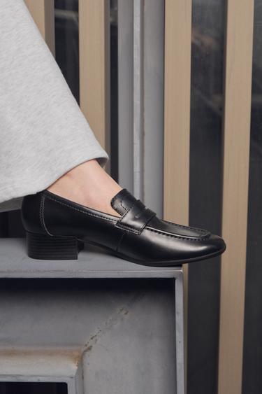 ヒールローファーブラックZaraのヒールローファー - ブラック 