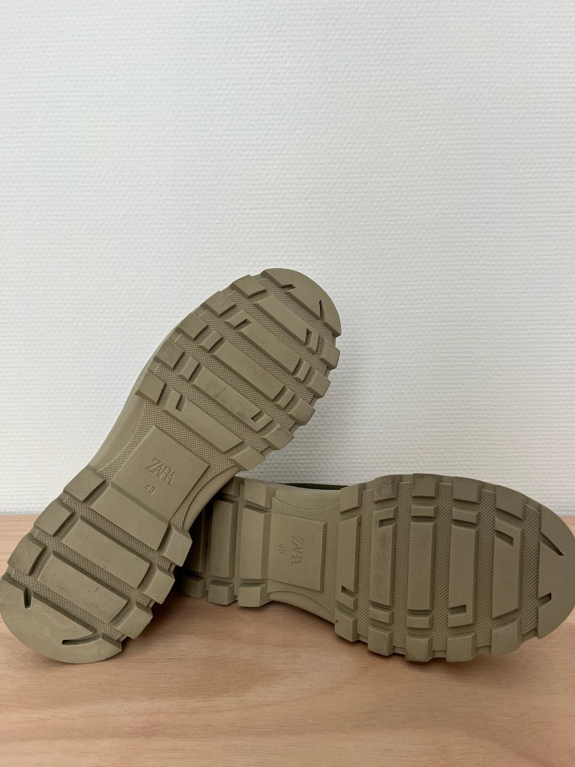 CANVAS ANKLE BOOTS WITH TRACK SOLES - Image 2