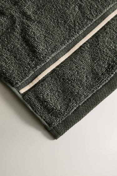 SERVIETTE DE BAIN FESTON BRODÉ - Vert foncé de Zara - Image 2