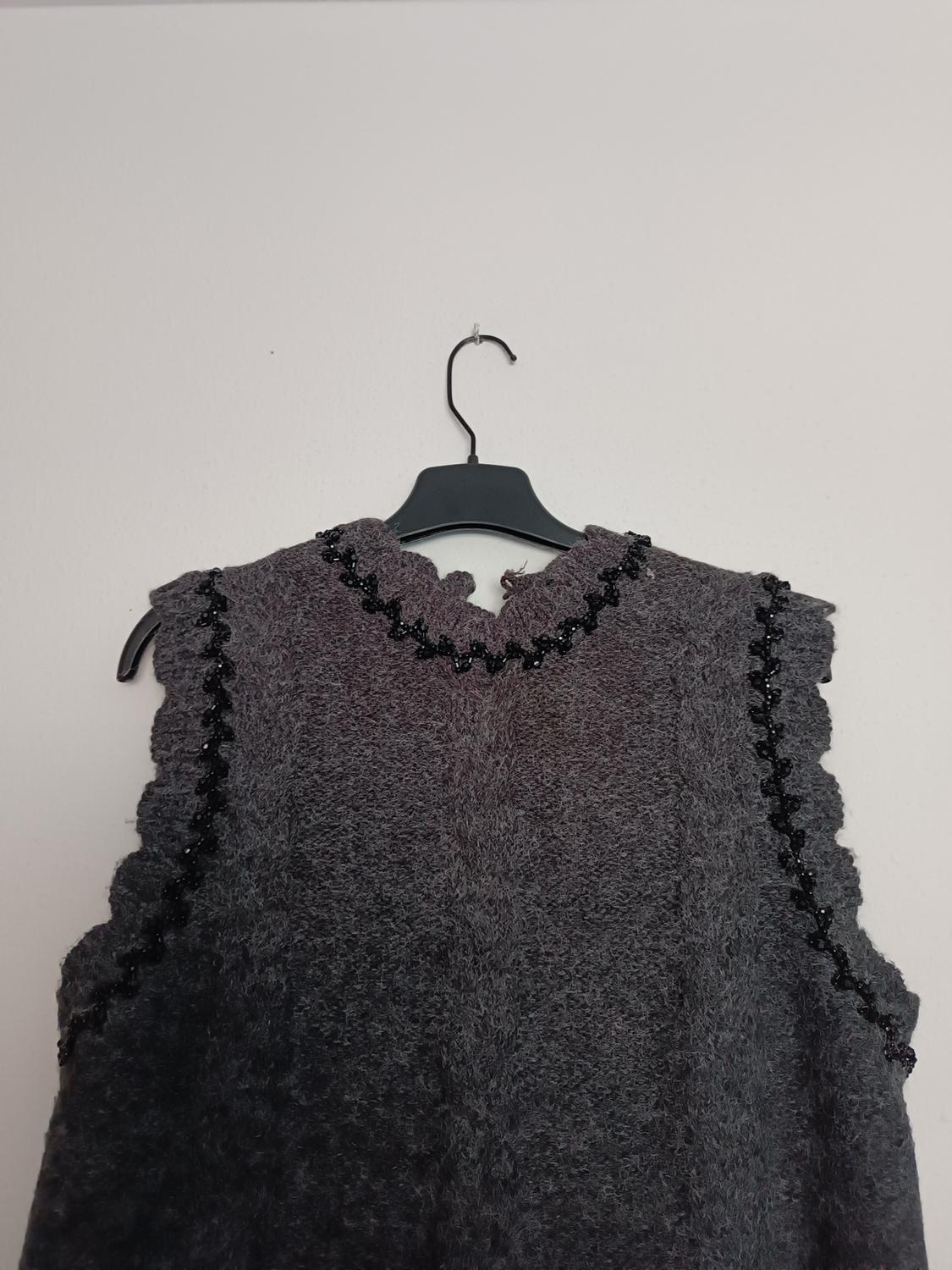 BEADED KNIT VEST - Image 2