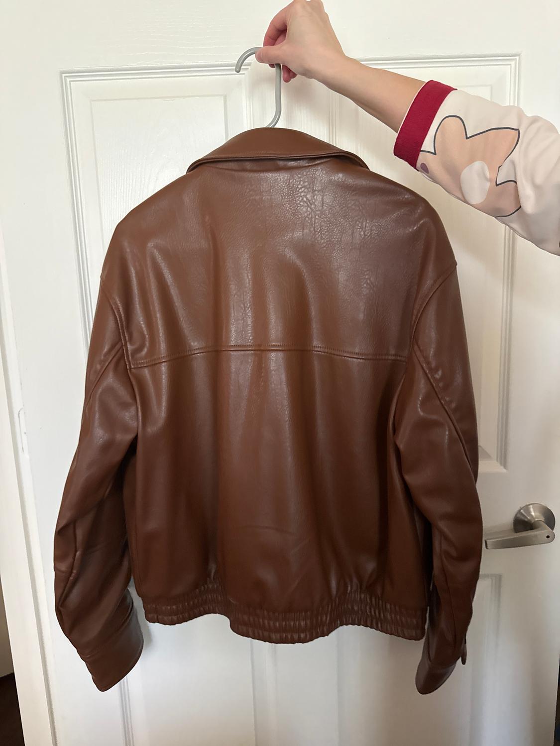 CHAQUETA BOMBER EFECTO PIEL - Image 2