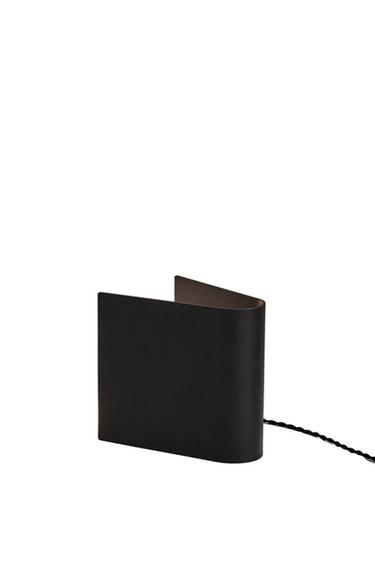 SPOTLIGHT 01 - Negru de la Zara