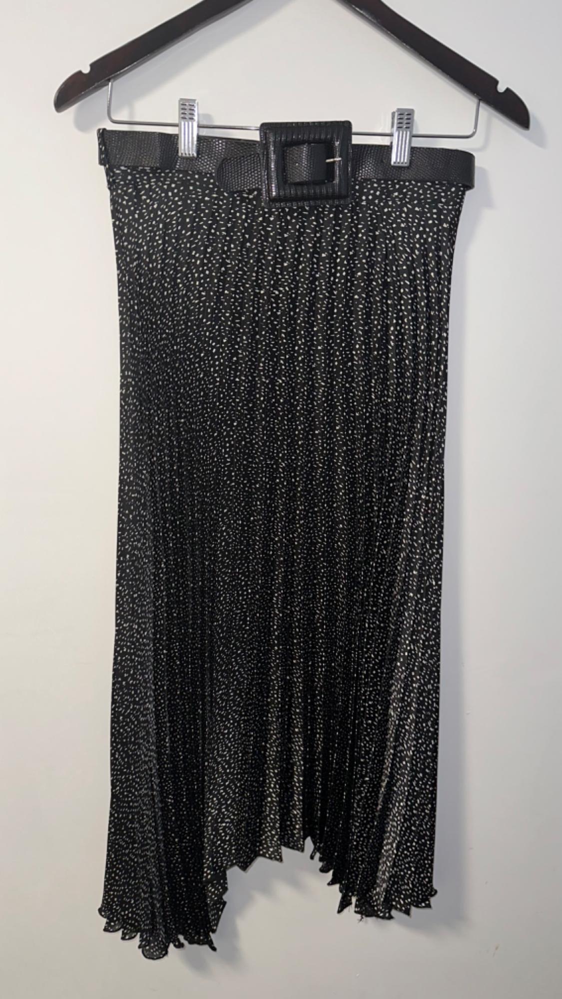 PLEATED SKIRT WITH BELT