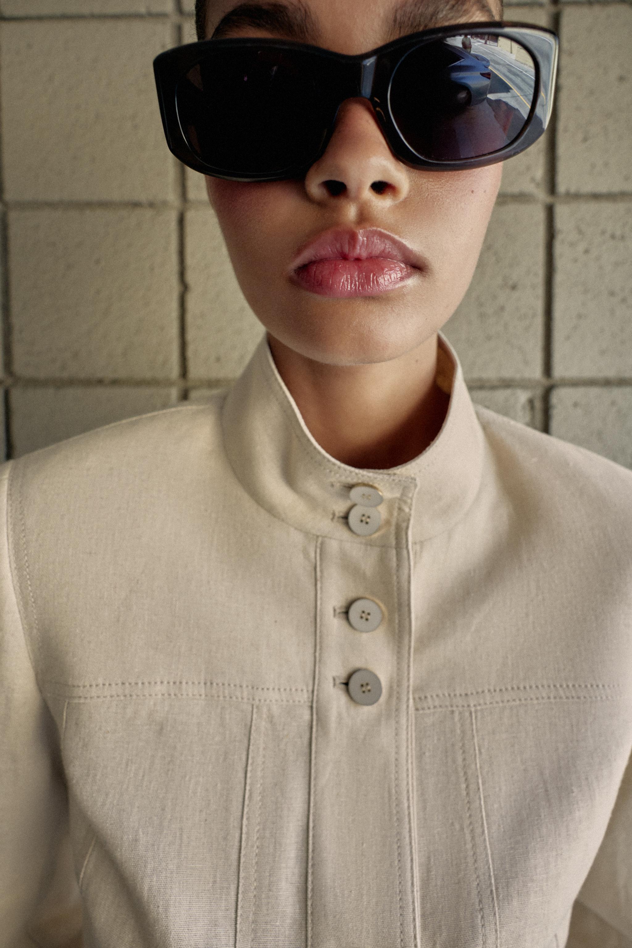 FITTED LINEN JACKET WITH SHOULDER PADS