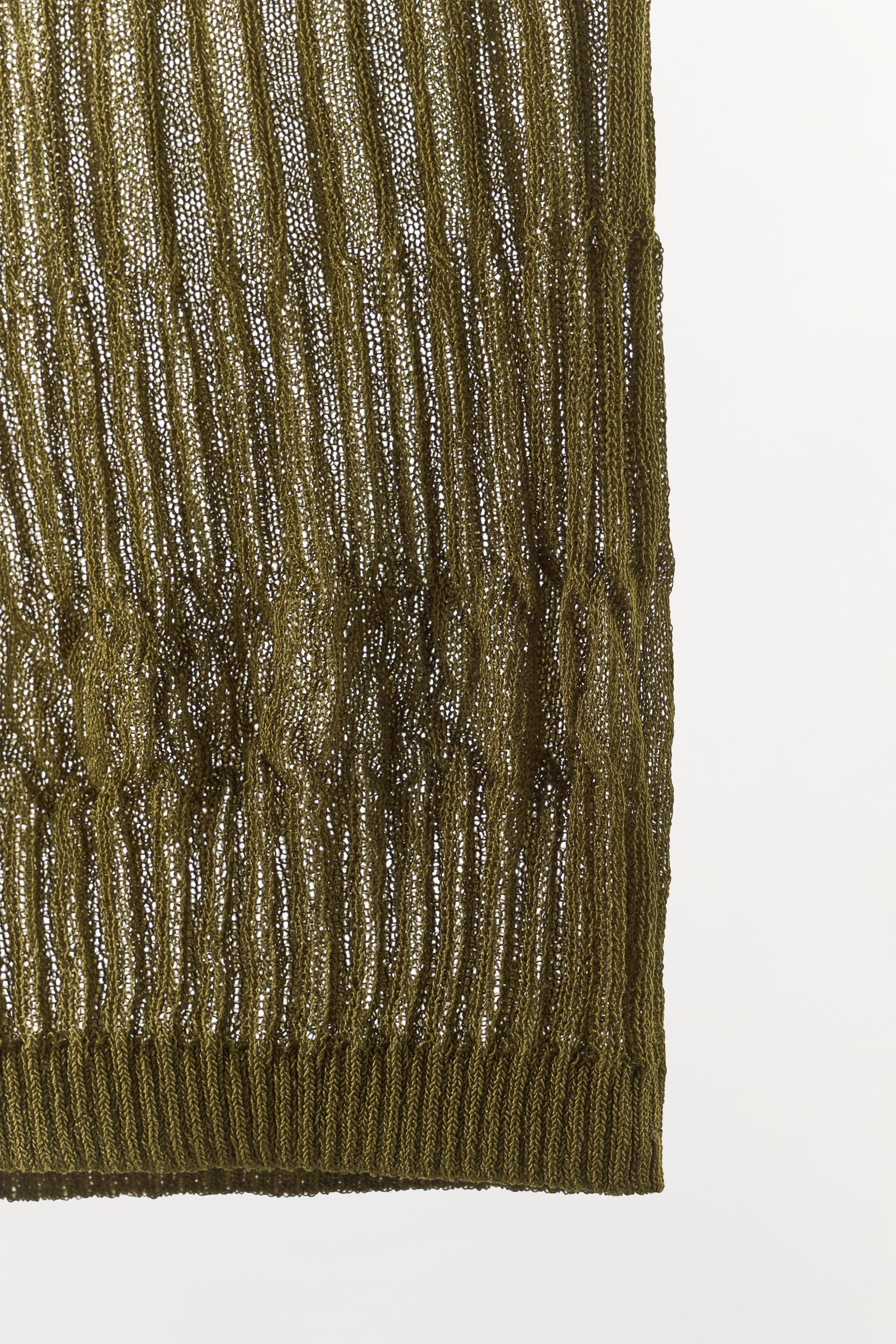 TEXTURED KNIT SHORTS