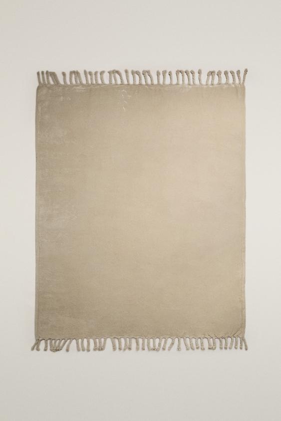FRINGED FLEECE BLANKET - بيج الخاص بـ Zara - صورة 0
