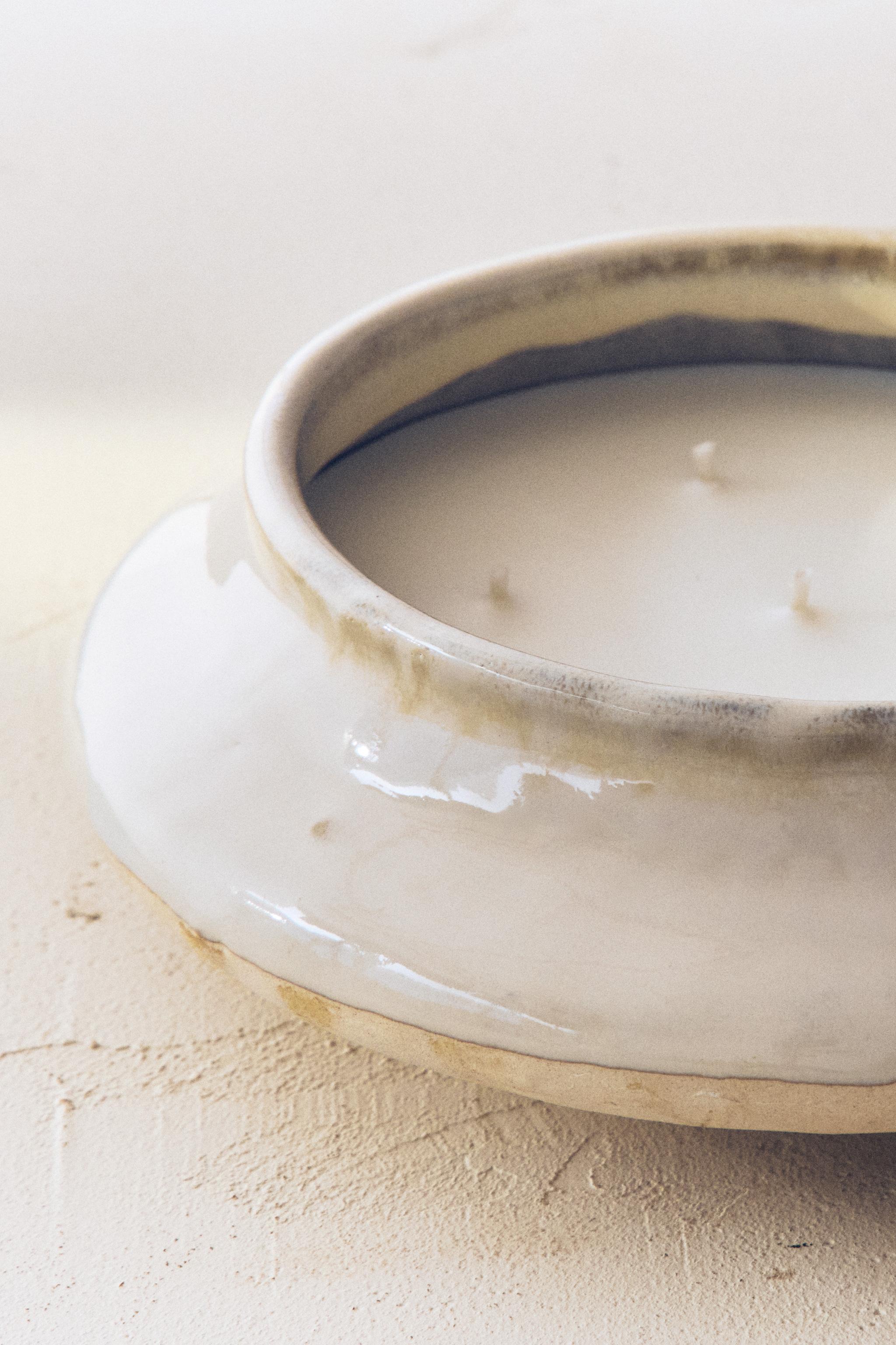 G) LIGHT COTTON SCENTED CANDLE