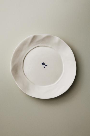 ASSIETTE À DESSERT PORCELAINE FLORALE - Blanc / Bleu marine de Zara - Image 5