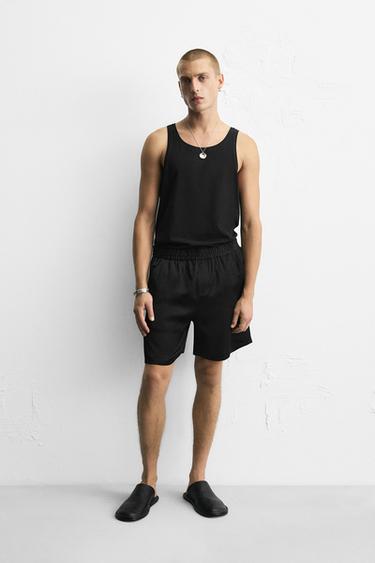 BERMUDA SATINADA RELAXED FIT - Negro de Zara