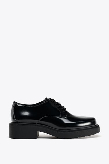 MOCASÍN CORDONES - Negro de Zara