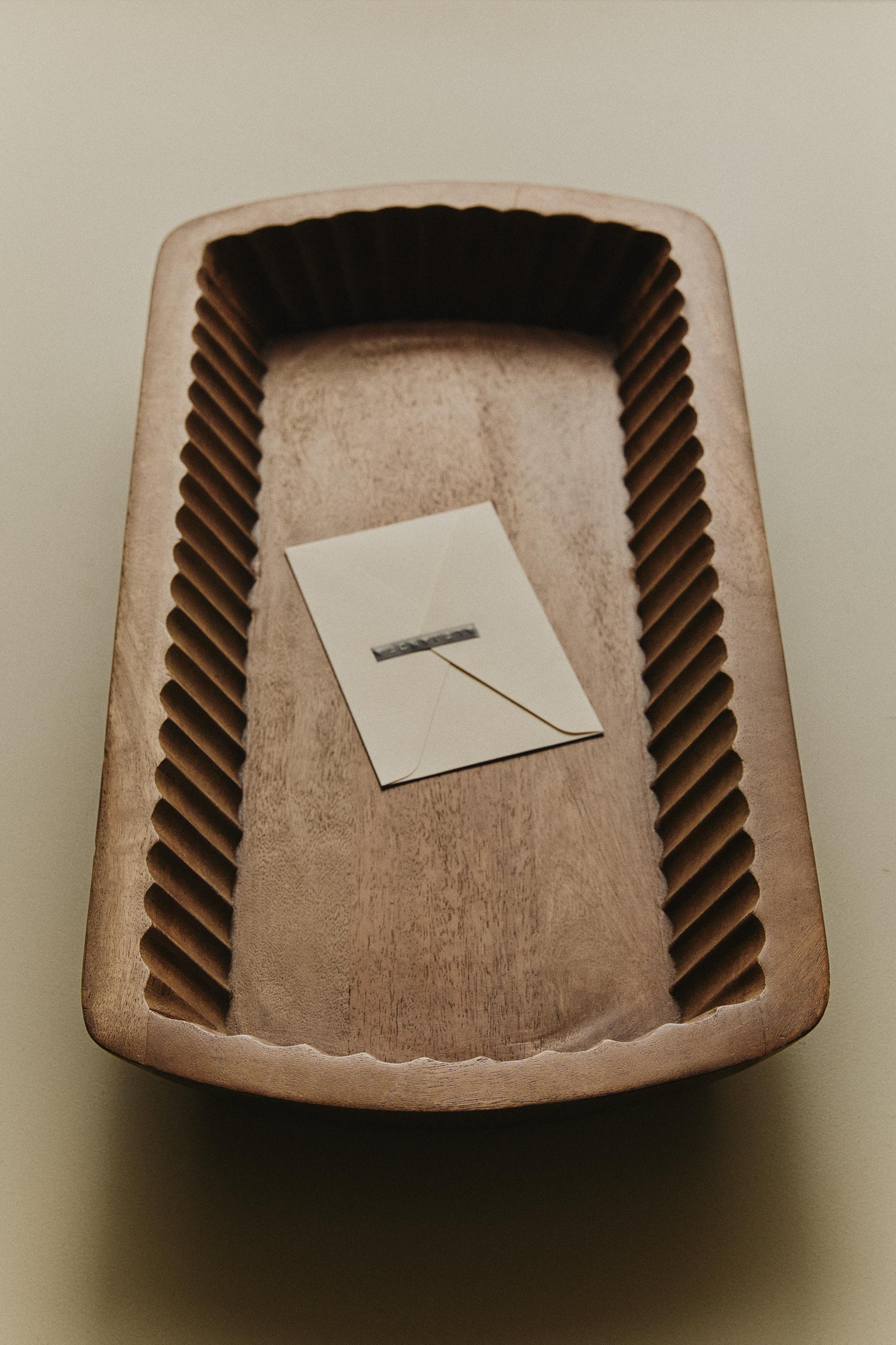 DECORATIVE WOODEN TRAY