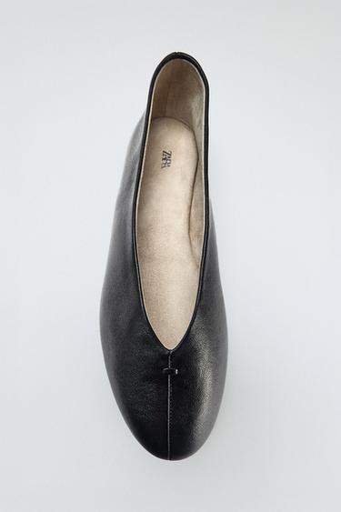 BAILARINA PIEL PLANA - Negro de Zara