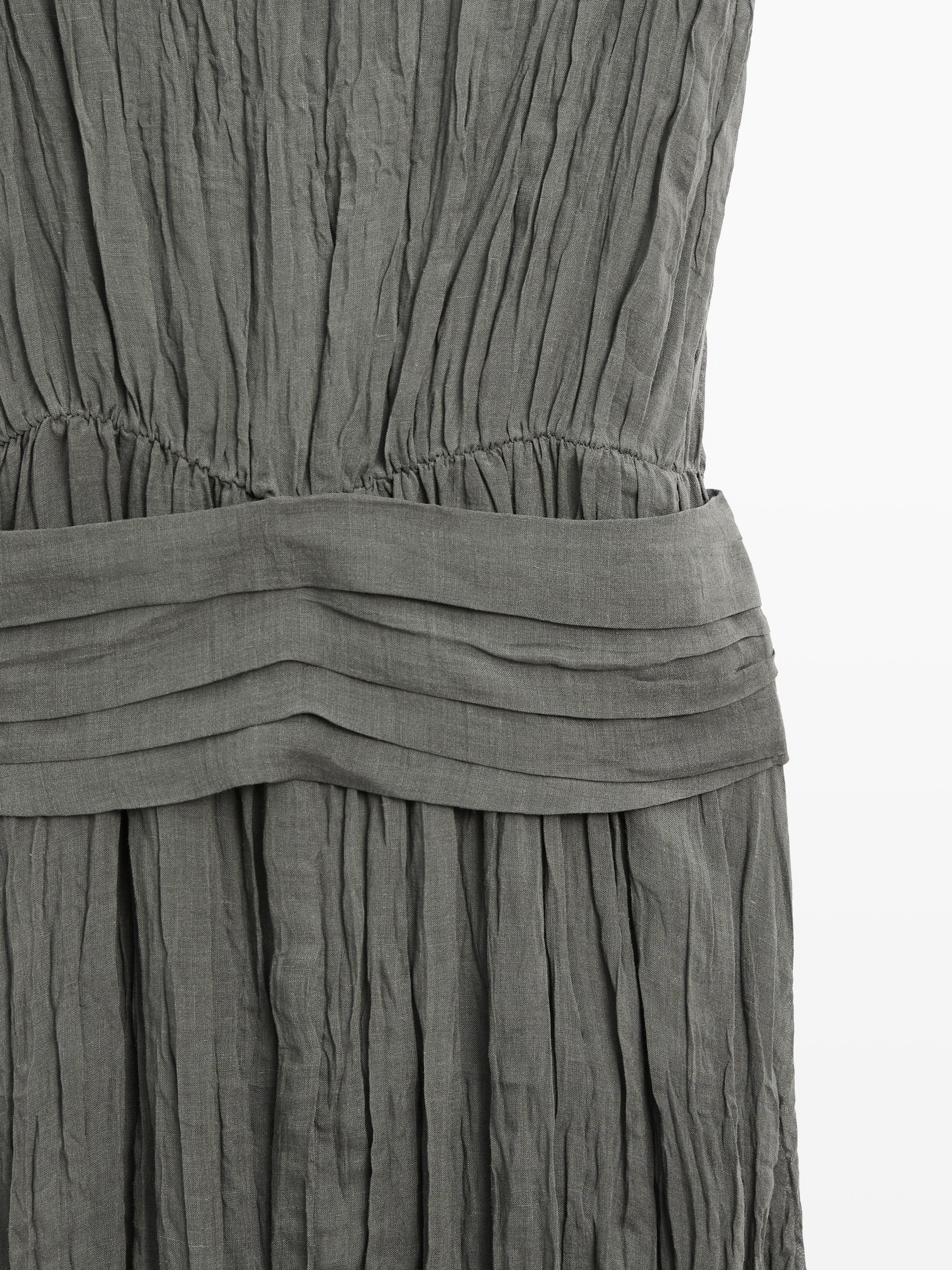 Robe fluide texturée avec ceinture