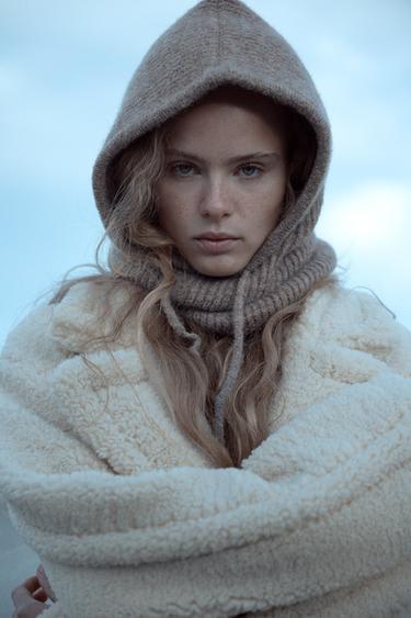 RIBBED HOOD WITH DRAWSTRING - Brown / Taupe by Zara