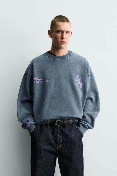 SUDADERA LAVADA TEXTOS ESTAMPADOS - Azul lavado de Zara