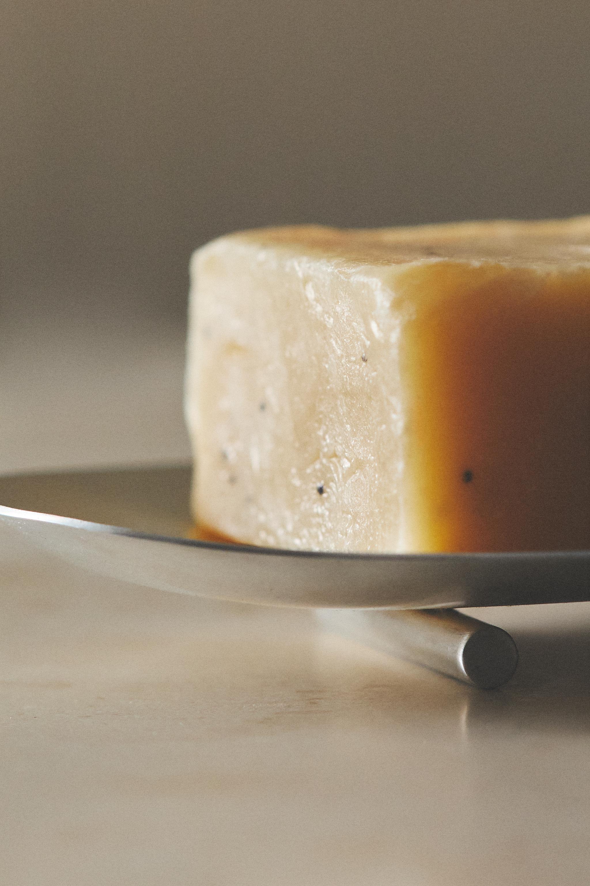 METAL BATHROOM SOAP DISH