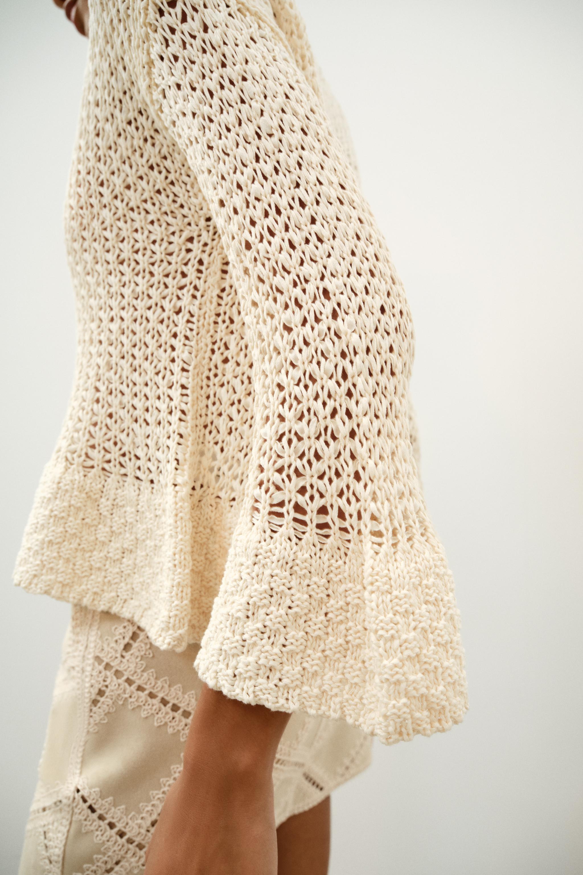 RUFFLED KNIT SWEATER