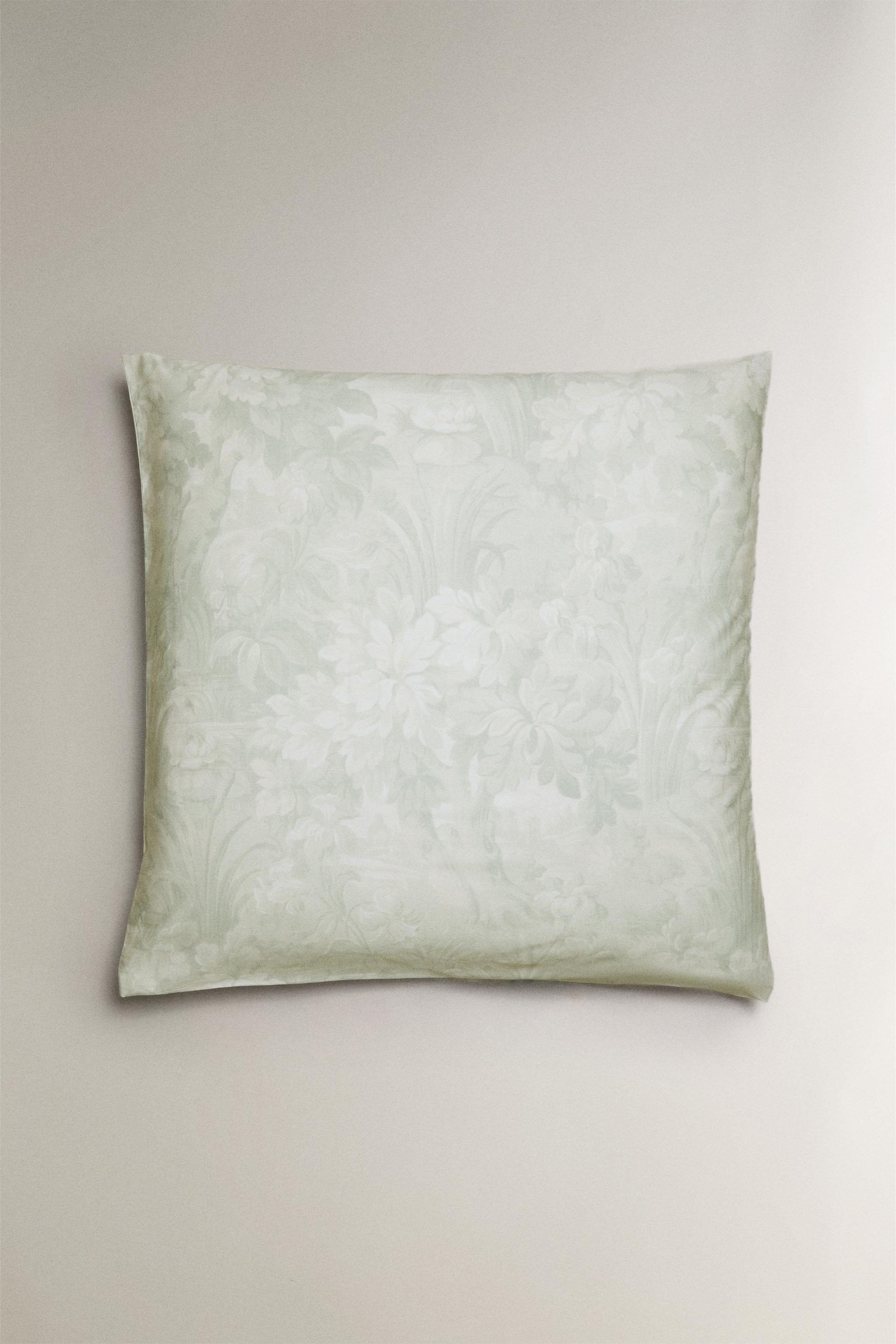 PILLOWCASE WITH FLORAL AND BRANCH PRINT — Light green