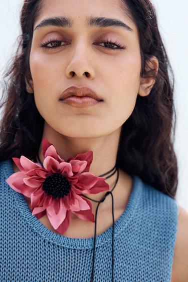 COLLIER CORDE FLEUR CONTRASTE - Rose de Zara - Image 1