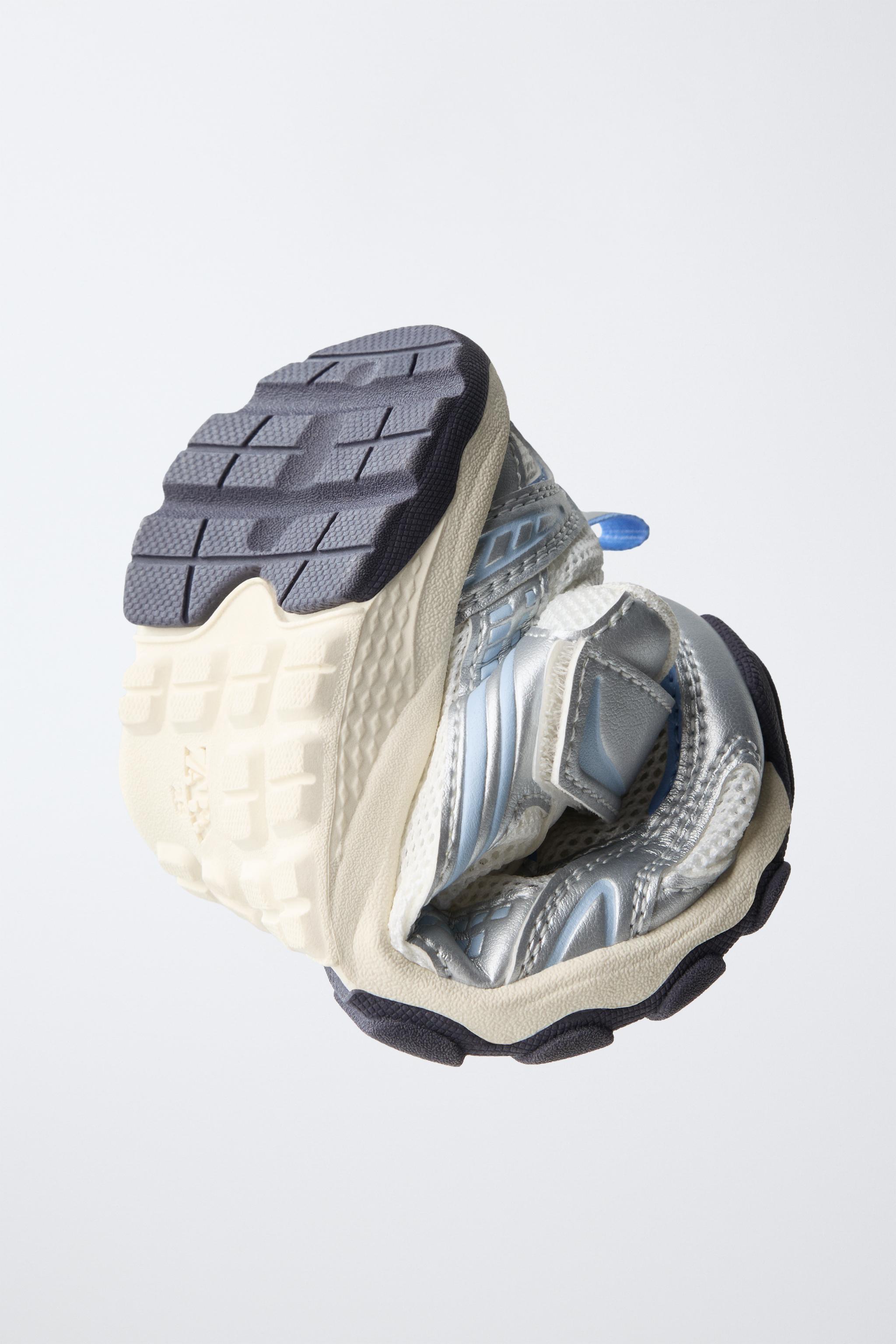 BAREFOOT SNEAKERS
