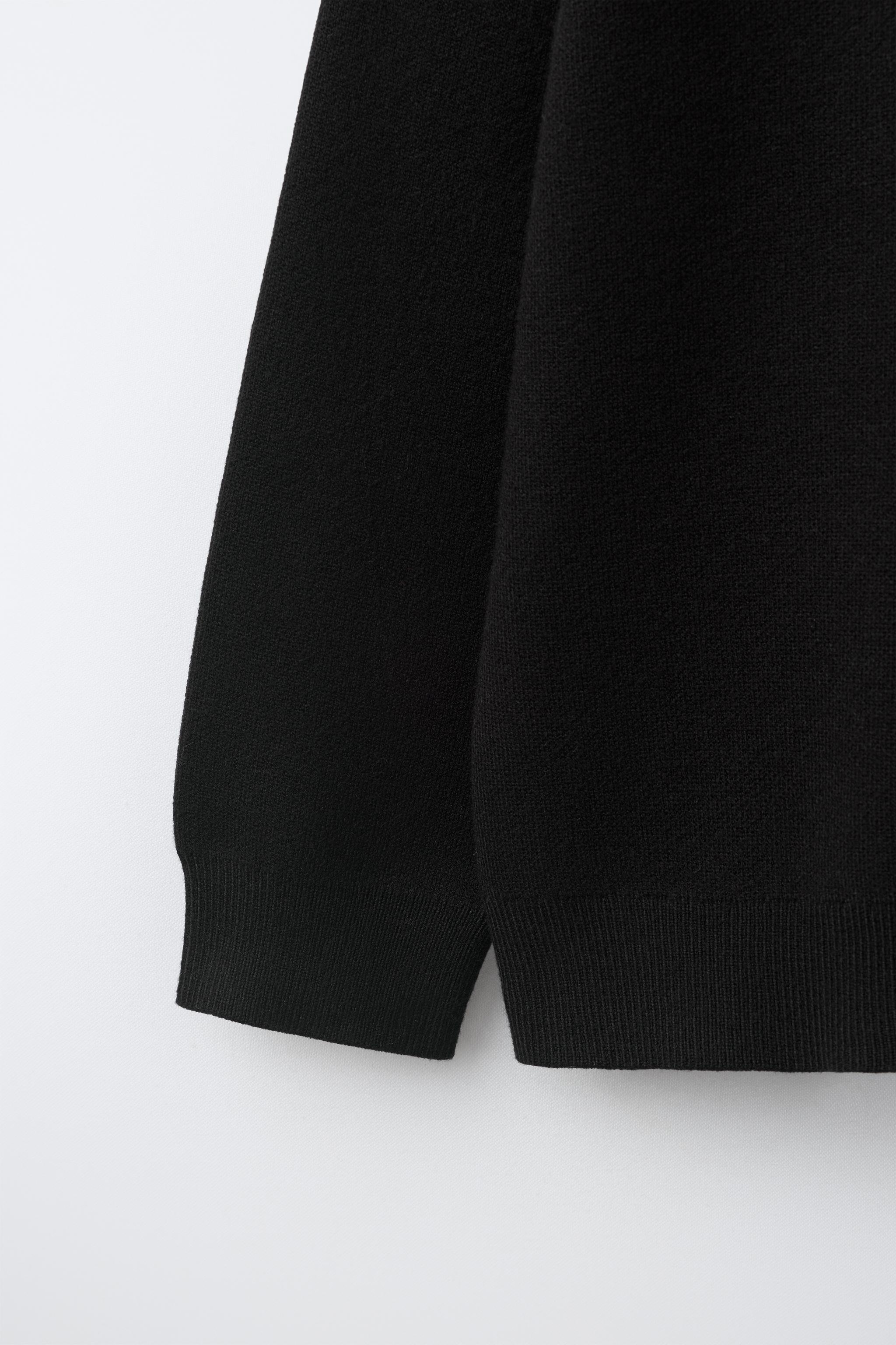 KNIT SWEATER
