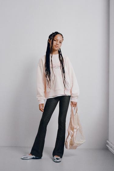 سويت شيرت بتطريز ساتان بفيونكة - وردي الخاص بـ Zara