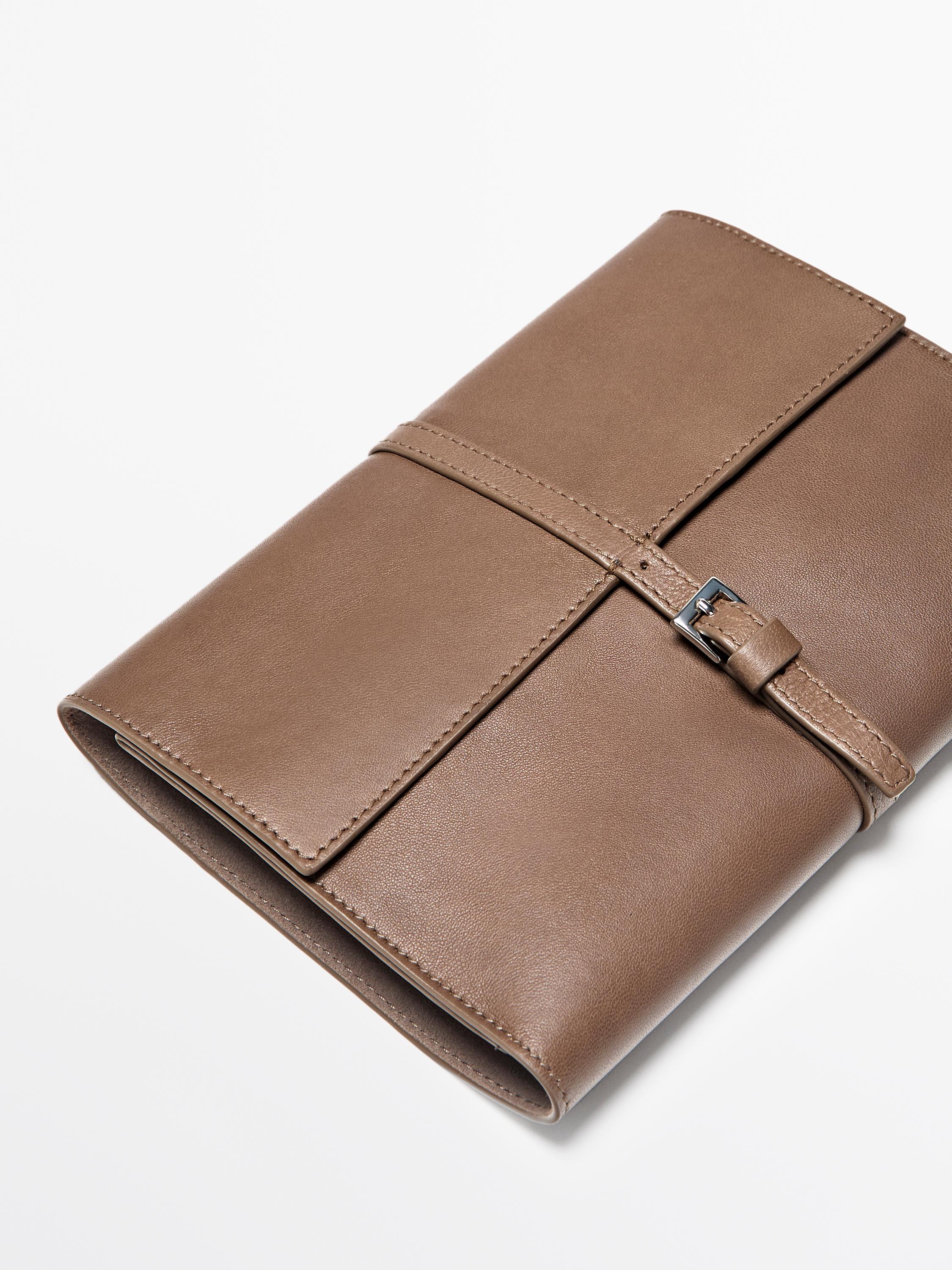 Étui à accessoires technologiques en cuir nappa