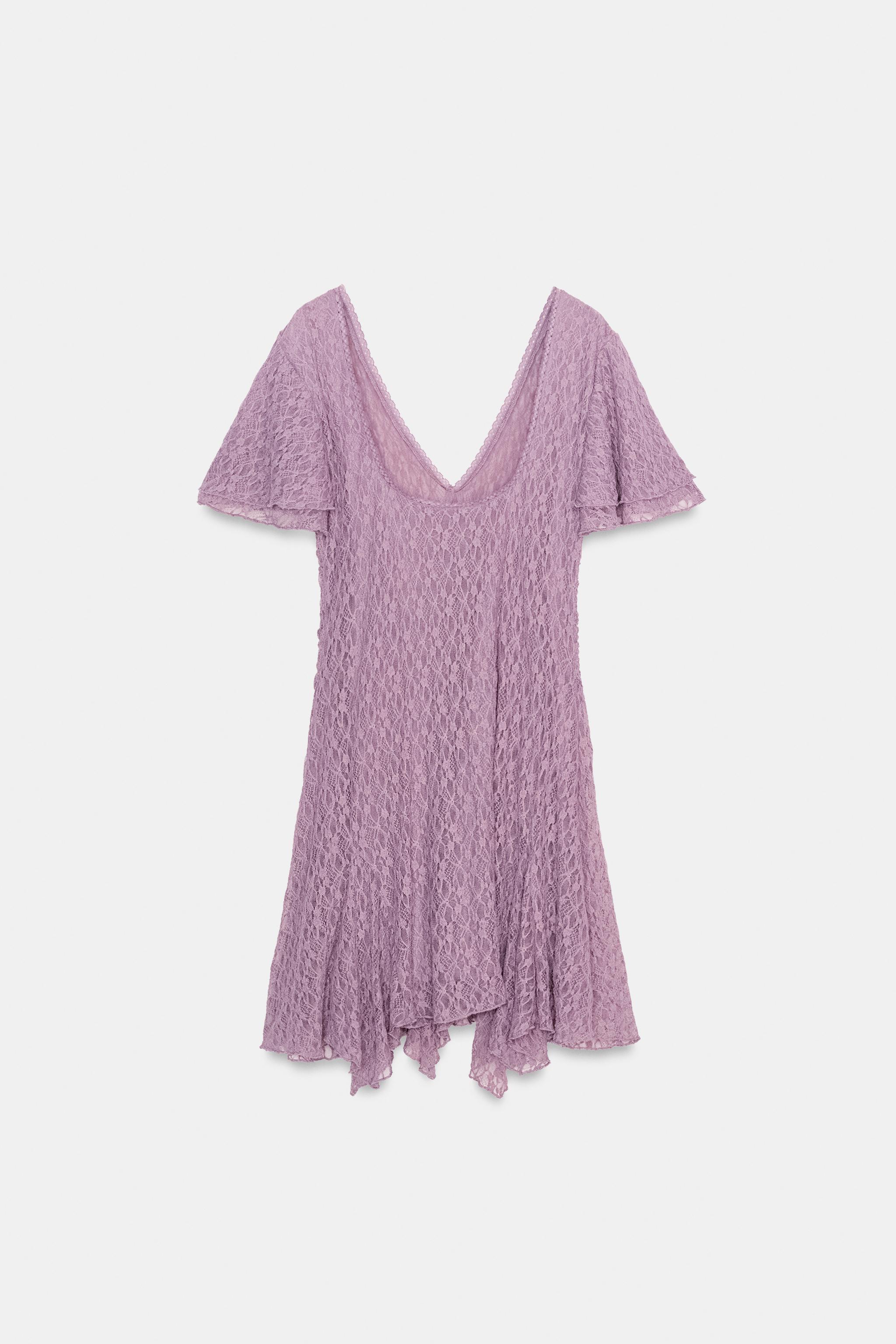 ROBE EN DENTELLE À PLIS